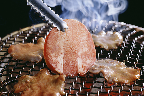 【注目ビジネス】大衆焼肉ホルモン酒場